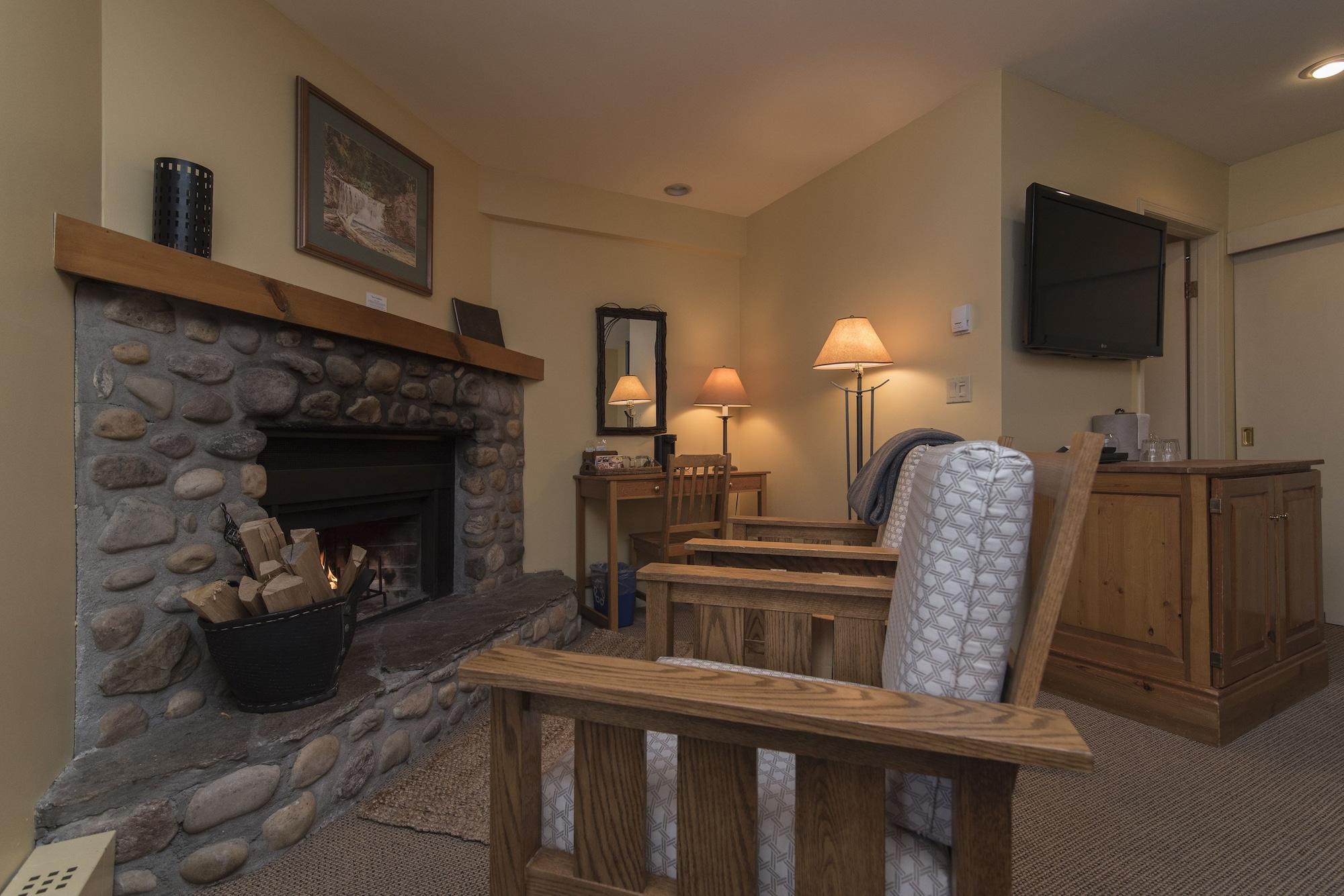 Buffalo Mountain Lodge Банф Экстерьер фото