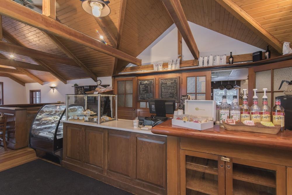 Buffalo Mountain Lodge Банф Экстерьер фото