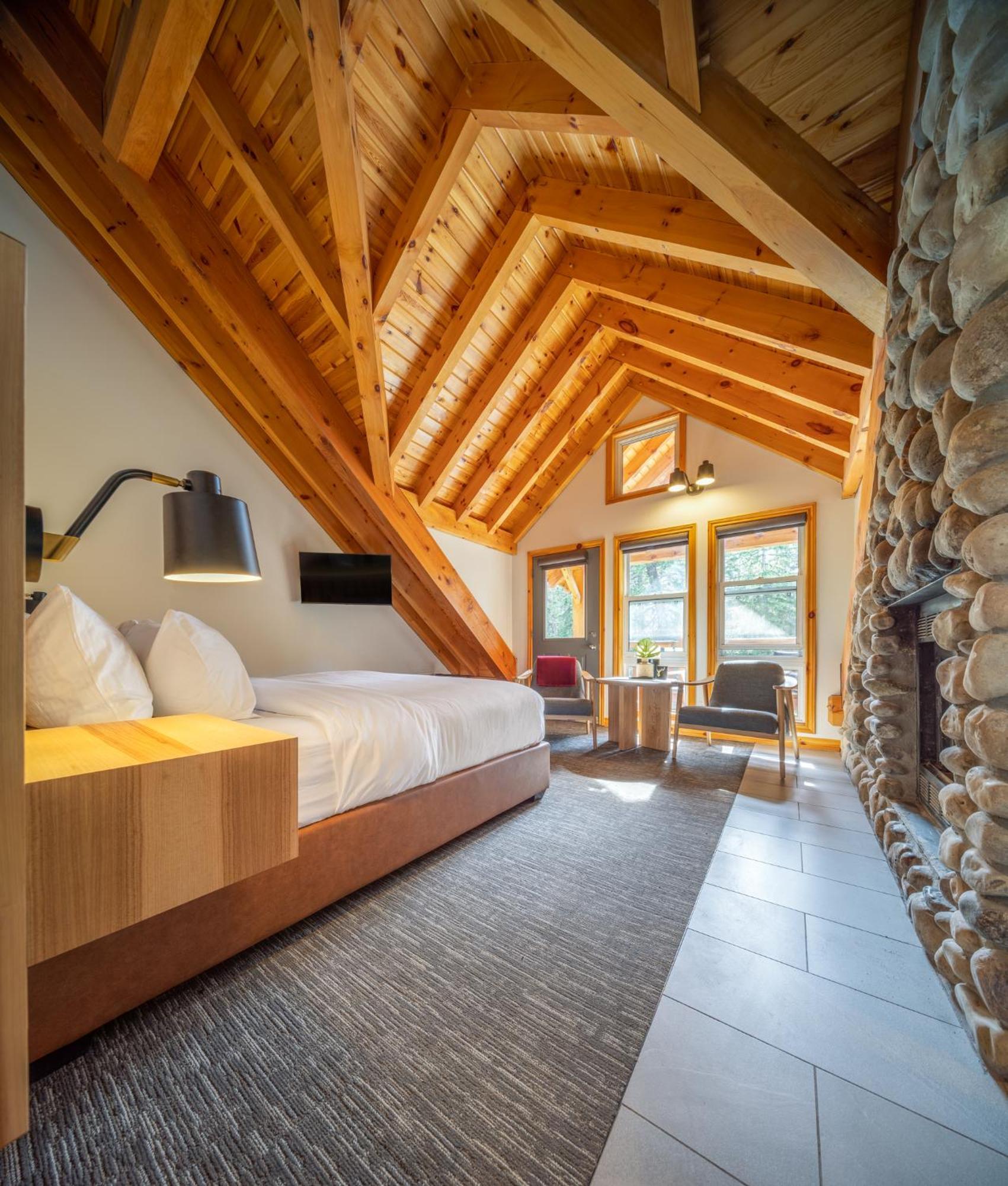 Buffalo Mountain Lodge Банф Экстерьер фото